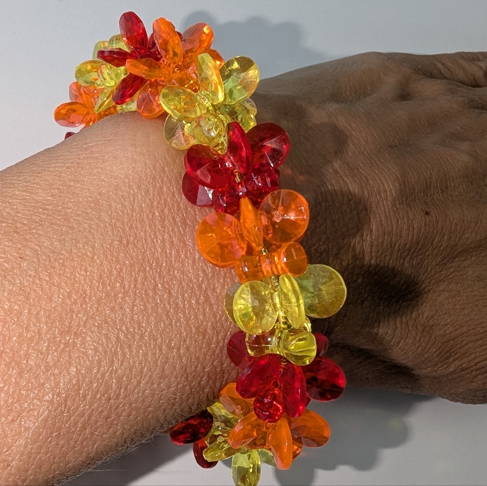 EVC BEADED STRETCH BRACELET